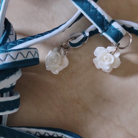 Isabella Rose Avalon Off the Shoulder Bikini Top L - Picture 8 of 11